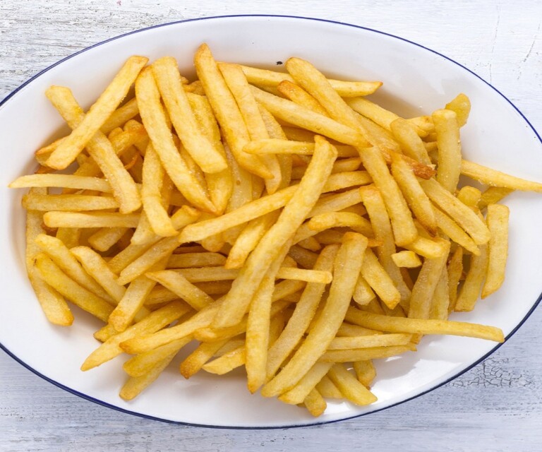 Cuisine: voici pourquoi il faut rincer les frites avant de les frire