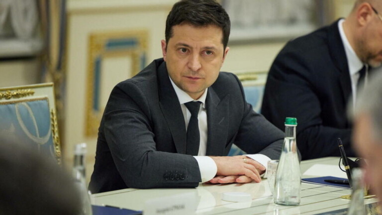 Volodymyr Zelensky se dit favorable à  ce que la Russie participe à  un sommet pour la paix